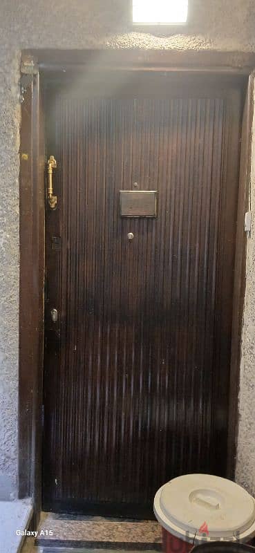 باب شقه حشب