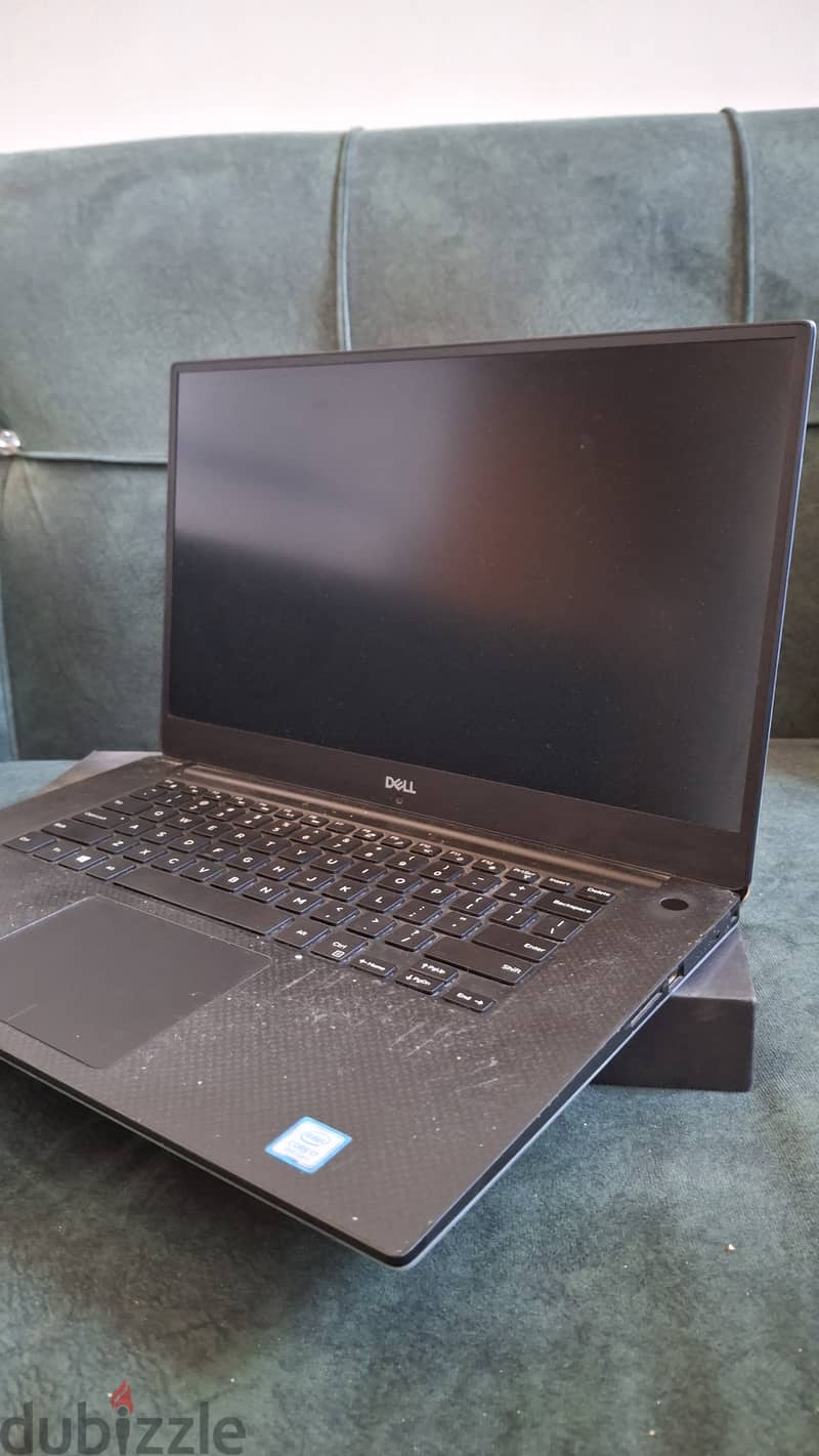 Dell XPS 9570 1