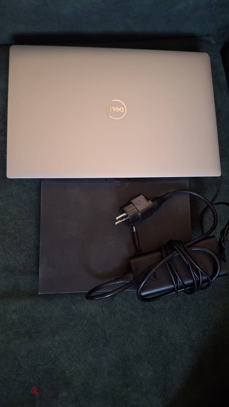 Dell XPS 9570 8