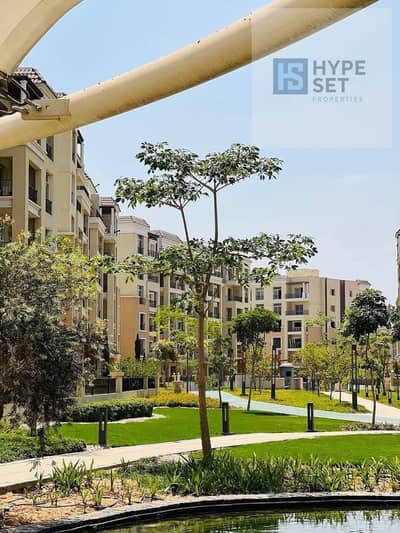 شقه غرفتين للبيع في كمبوند سراي فيو لاند اسكيب  سور بسور مع مدينتي و علي طريق السويس دايركت