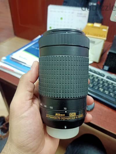 عدسة نيكون 70-300