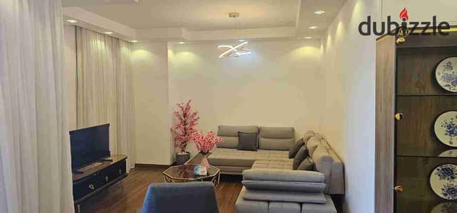 استوديو للايجار المفروش اول سكن في مدينتي B8 - خطوات من الخدمات