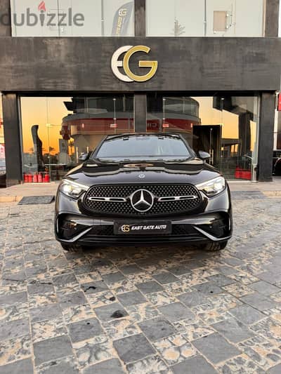 Mercedes-Benz GLC 300 2026 Premium+ Black x Red