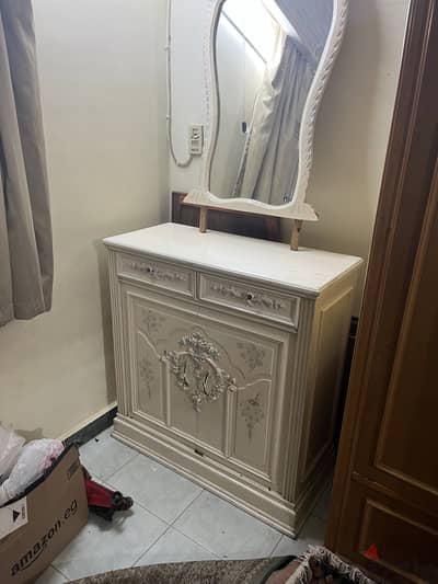 كومودينو + تسريحه لون ابيض بالمراية