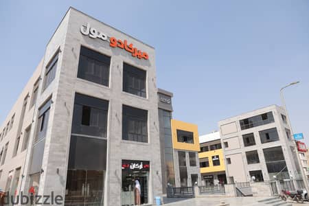 محل تجاري بالدور الأرضي جاهز للتشغيل للبيع في ميركادو مول بالشروق