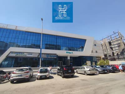 محل 92م علي واجهة المشروع في اميز لوكيشن في التجمع الخامس استلام فوري في مول يعمل بالكامل بافضل سعر للتجاري في التجمع