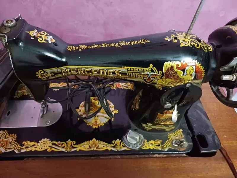 Singer Sewing Machine with Original Box
