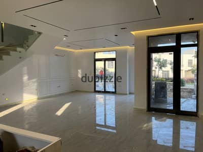 فيلا للايجار تاون هاوس اول سكن كمبوند اويست  O west مطبخ و تكيفات و اجهزه المطبخ 4  غرف نوم 3 حمام