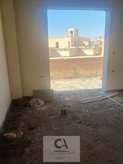 شقه للبيع استلام فوري في التجمع الخامس في اللوتس الشماليه  كامله المرافق ثاني نمره من شارع النوادي علي بعد دقائق من الجامعه الامريكيه فيو مميز * EL LO
