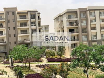 Apartment with private garden with a 24% discount in Hyde Park Compound, Fifth Settlement, minutes from the American University (Hyde Park New Cairo C