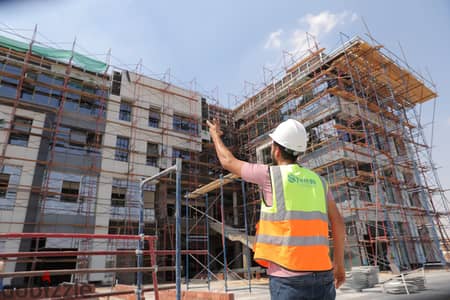 محل تجاري واجهة بالتكييفات للبيع بآرينا مول