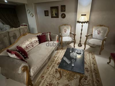 انتريه كنبة و كرسين و ترابيزة رخام