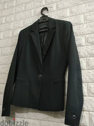 بليزر حريمي Zara اصلي صنع في اسبانيا استعمال مرة واحدة بس