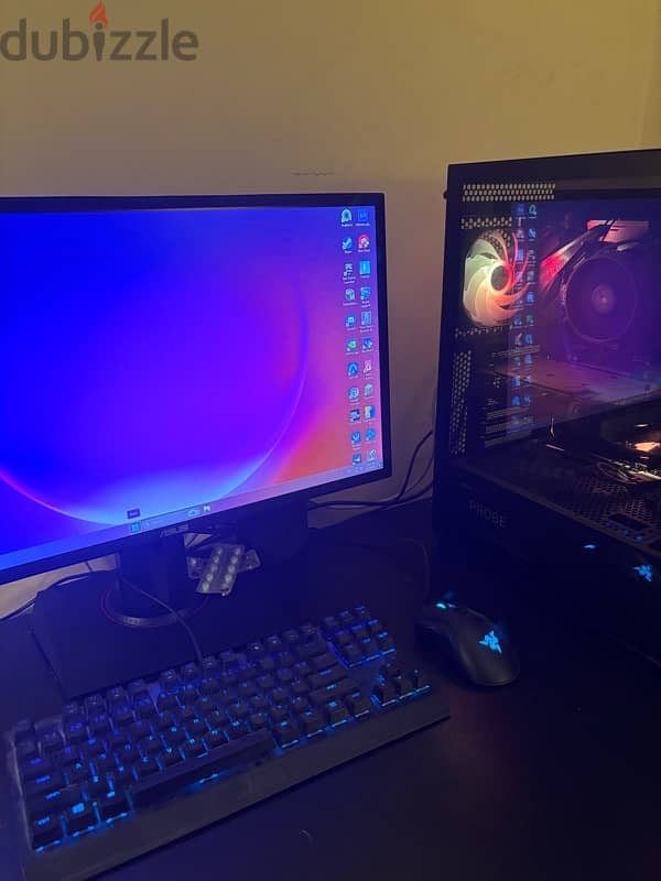 ‫Gaiming Pc used with monitor and razor keyboard and razor mouse ...
