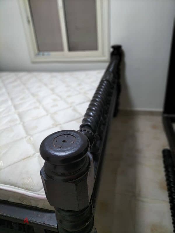 سرير خشبي 13