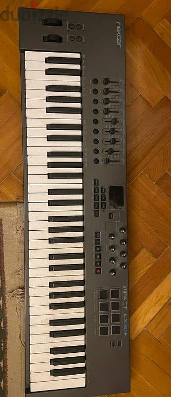 كيبورد بحالة كويسة جدآ  nektar impact LX 61+