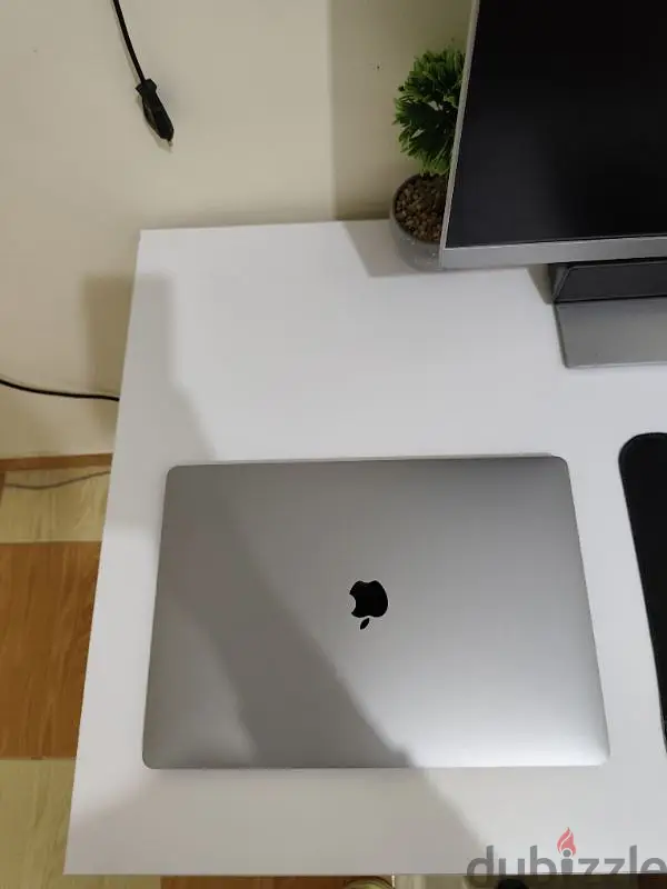 MacBook Pro 201965162078633602121
