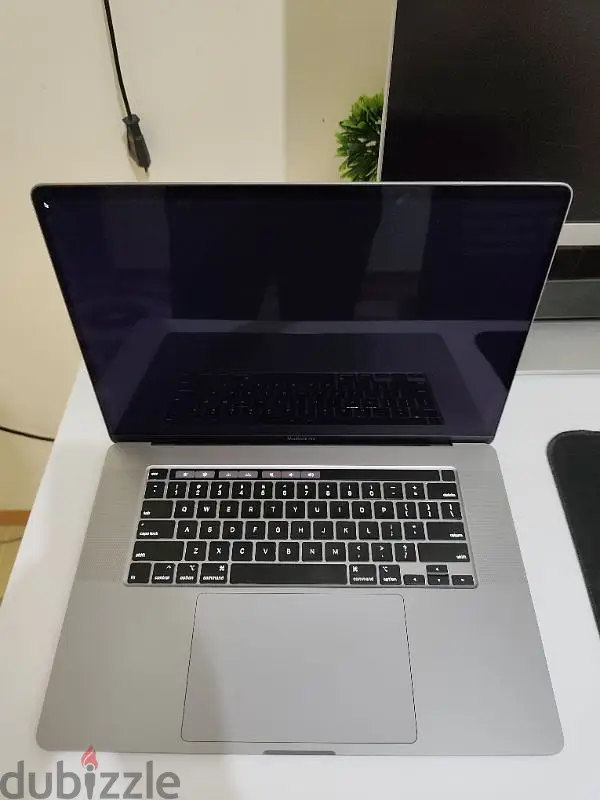 MacBook Pro 201965162078633602122