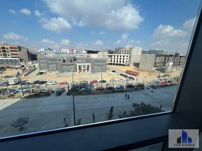 فرصة مميزة لإيجار مكتب إداري 55 متر تشطيب كامل داخل مول East Lane مباشرة على شارع التسعين الجنوبي في التجمع الخامس