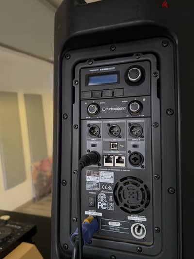 2 x Turbosound iQ12