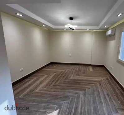 For rent office in Al-Masaha Square, near Metro Station, 250m, super luxurious finishing, luxurious entrance, distinctive address suitable for all administrative purposes.