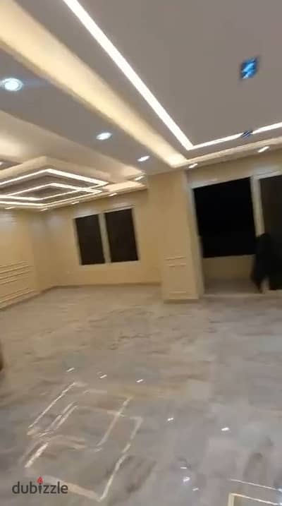 شقه للايجار بعمارة جديده اول سكن اول استخدام منطقة نادي الصيد 220م تشطيب جديد بالكامل هاي سوبر لوكس مدخل فاخر