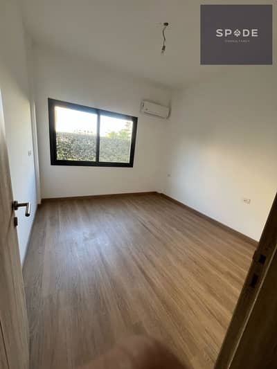 شقة بحديقة للإيجار المراسم – فيفث سكوير