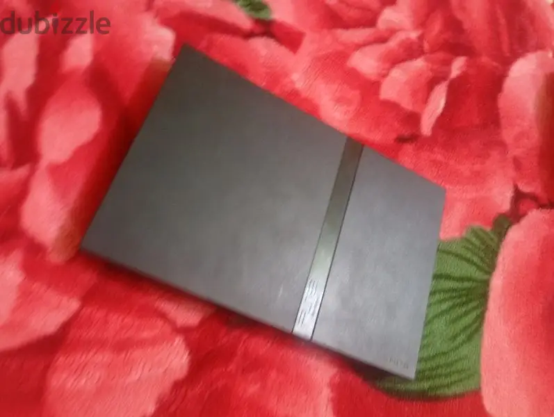 بلاي ستيشن 2 مع كل الكابلات ما فيهوش دراعات بس