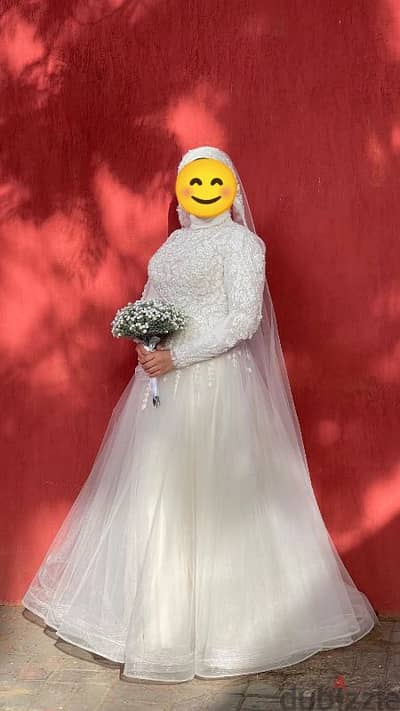 فستان زفاف ابيض
