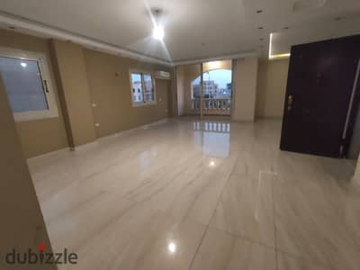 شقه للايجار الشيخ زايد الحى الثامن 3 غرف نوم 3 حمام مطبخ و تكيفات فيو ميدان