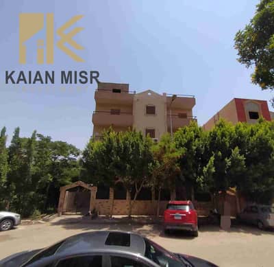 شقة ٢٤٠ م لعشاق المساحات الضخمة و بڤيو جاردن مميز بجانب نادى جرين هيلز بمدينة الشروق