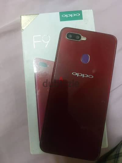 اوبو اف 9 oppo f9 مغير شاشه و في شروخ في الباغه وشغال عادي معاه العلبه