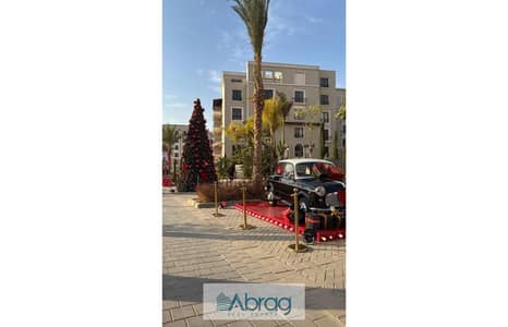 دوبلكس بجاردن  للبيع في Village West الشيخ زايد