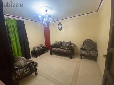 انتريه زان مستعمل سنه كنبه وكرسين وترابيزه كبيره بلوح زجاج عسلي