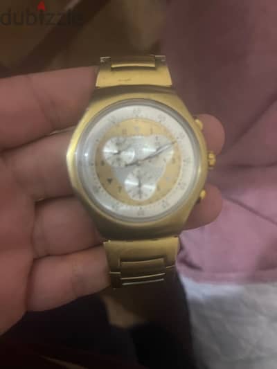 من يريد الفخامه ساعه سوتش حاله كسر زيرو اللون gold