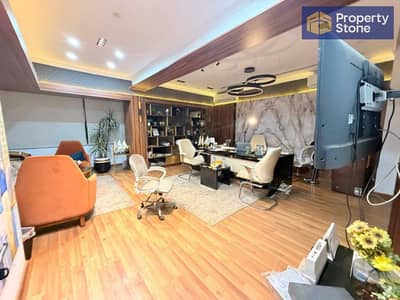 Duplex office for rent, 700 sq m, in a prime location in Maadi, Momen Square, close to all services and transportation.