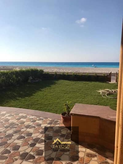 First-row sea chalet on the North Coast with direct sea view & private garden – A rare opportunity