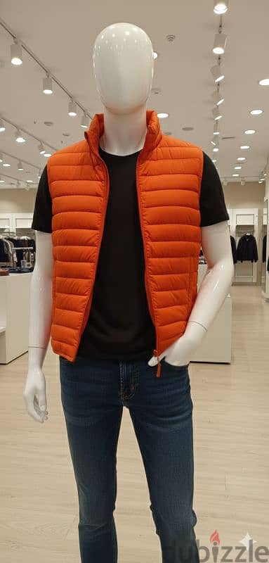 ڤيست  ماركة GAP أصلية، لون اورانچ شيك جداً.