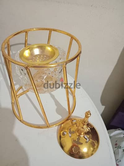( مبخرة معدن بلون الذهبي وارد الكويت ).