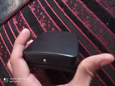 2 علب وماكينة لف سجائر تشبه الجديد