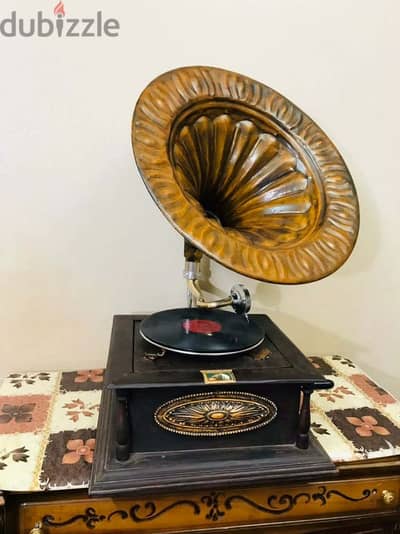 جرامافون زماان قديم بيحكي تاريخ شغال ماركه ماستر فويس إنتاج 1940 جرامافون زماان قديم بيحكي تاريخ شغال ماركه ماستر فويس إنتاج 1940