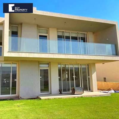 بموقع خيالي فيلا فاخرة متشطبة بالكامل للبيع في المونت جلالة - العين السخنة