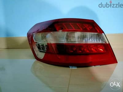 فانوس خلفي يسار مرسيدس E250 model 2010 سليم ويعمل