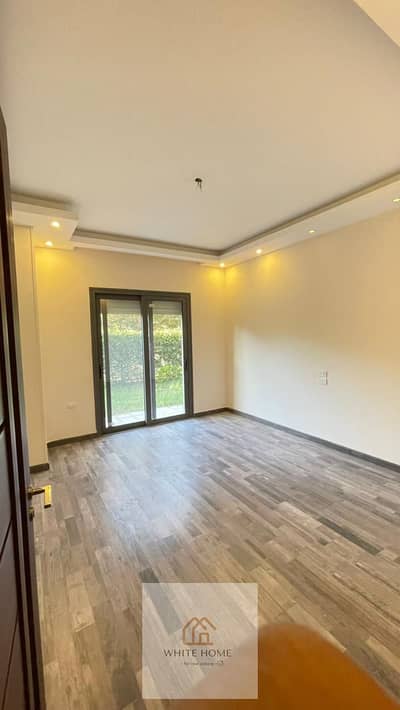 Ground floor apartment with garden for rent in Eastown, semi-furnished, 3 bedrooms + 4 bathrooms, at a special price.