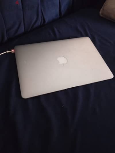 MacBook Air 2017-A1466 حاله ممتازه