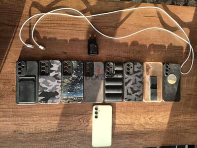 Samsung Galaxy A54 معاه 8 Covers والشاحن وسلك شاحن متر ونصف والعلبة