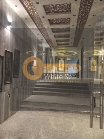 شقة سكنية مميزة للايجار بكومباوند راقى بشدس عالترام مباشرة