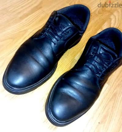 جزمة كلاسيك من BOSS Original مقاس 43 Made in Italy حالة فوق الممتاز