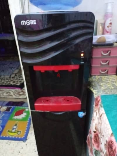 مبرد ماركه مورى بحاله جيده 3حنفيات  وثلاجة صغيرة ملحقة بلمبرد