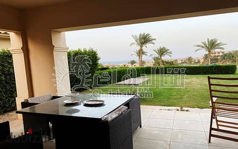 للبيع شاليه يطل على البحر وحمام السباحة مفروش بالكامل بالأجهزة الكهربائية والمكيفات دور أرضي بمنتجع لافيستا 6 – موقع مميز في العين السخنة
